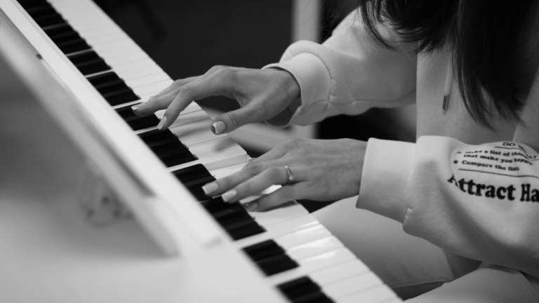 Find The Perfect Instrument For Your Compositions And Performances With These Top 9 Weighted Keyboards